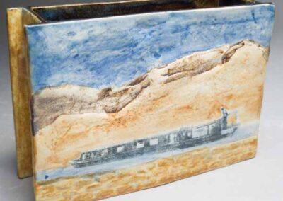 KB2879 vase Saltaire boat and street£30