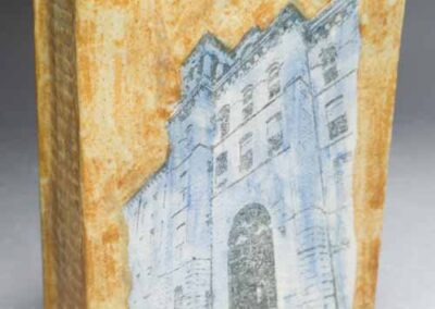 KB2881 Vase Saltaire Mill & Lamp-Posts £30